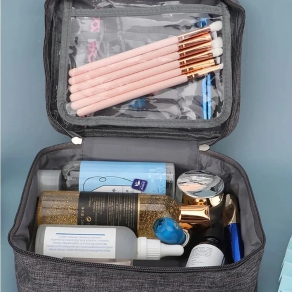 /TRAVEL Makeup Waterproof Storage Bag - New
